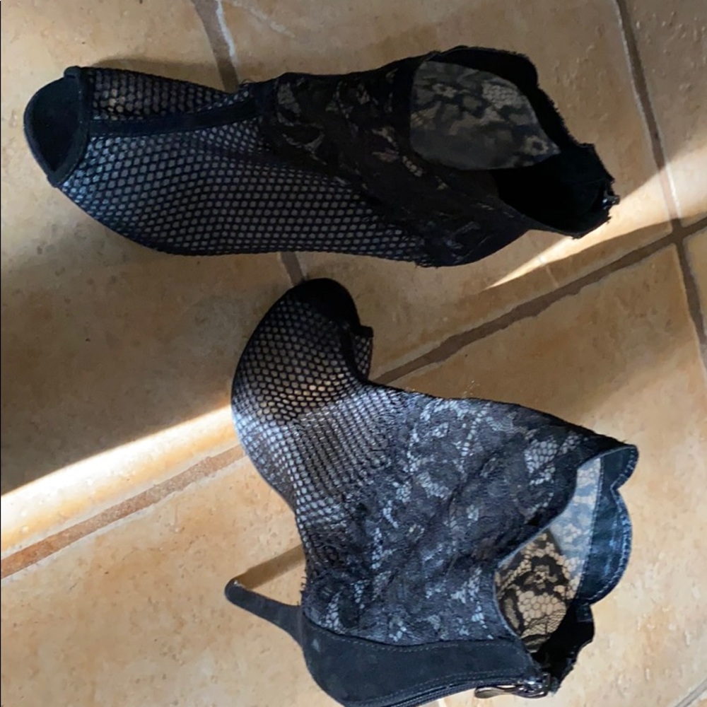 Shoes - Picture 3 of 6